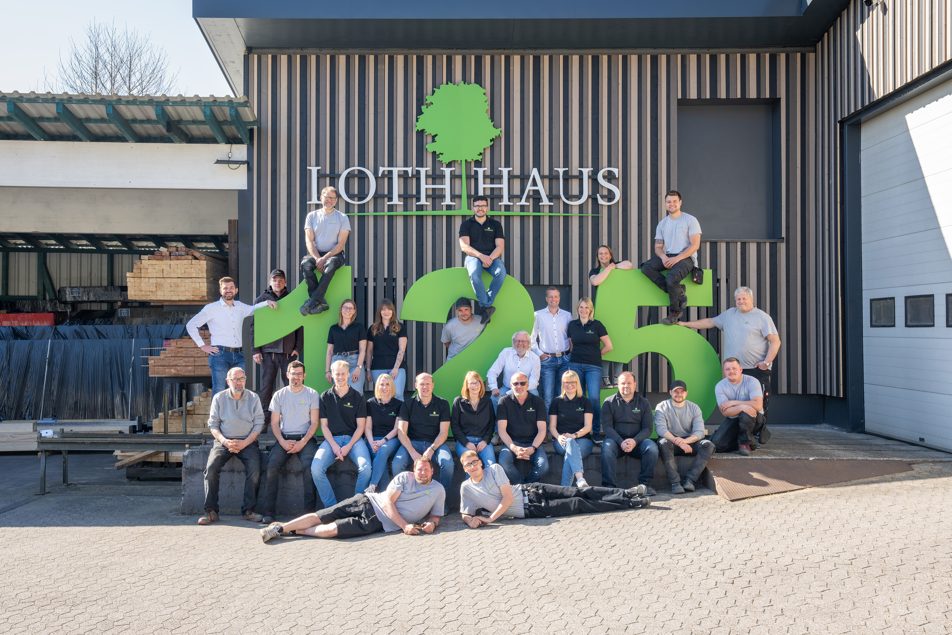 Mitarbeiter_Gruppenfoto_LOTH-HAUS