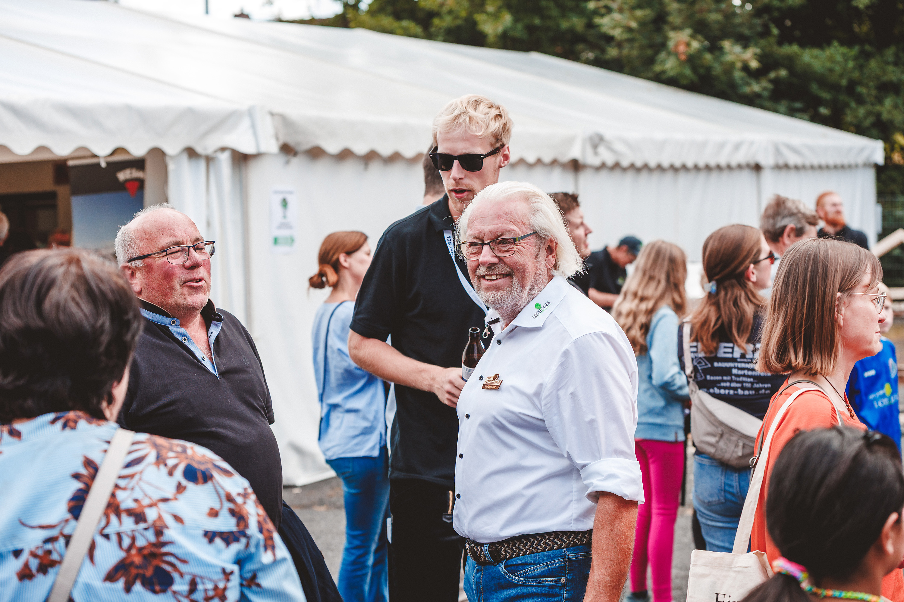 Jubiläumsfeier_Wolfgang-Loth-und-Besucher